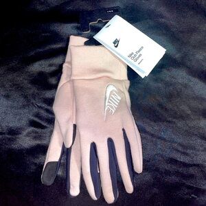 Women’s Nike gloves 🧤